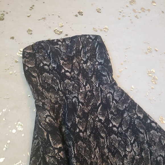 NEW Express 6 Snakeskin Black Gold Mini Dress - Picture 2 of 10